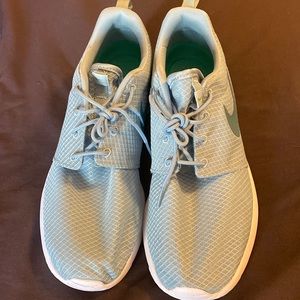 Nike Roche One Sneakers